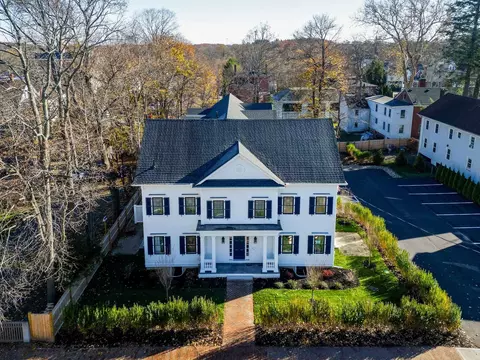 136 Locust St #103, Dover, NH 03820