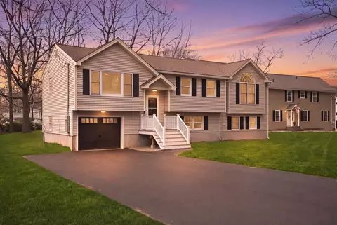 34 Shore Dr, Salem, NH 03079