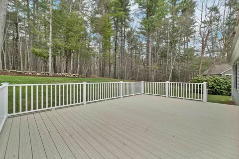 Exterior - 131 Hampton Mdws, Hampton, NH 03842 photo 4 of 5