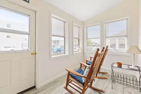 Exterior - 15 Ocean Blvd, Hampton, NH 03842 photo 6 of 7