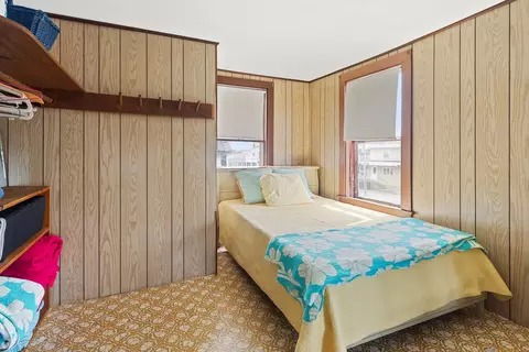 Bedroom - 15 Ocean Blvd, Hampton, NH 03842 photo 3 of 4