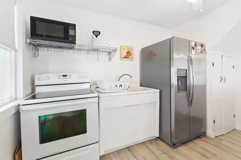 Kitchen - 15 Ocean Blvd, Hampton, NH 03842 photo 1 of 1