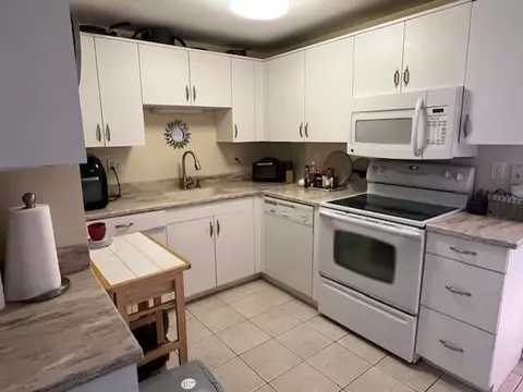 Kitchen - 567 Ocean Blvd #107, Hampton, NH 03842 photo 1 of 2