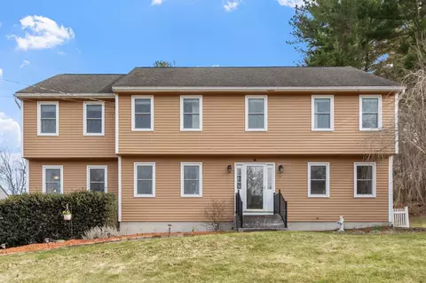 17 Bicentennial Dr, Nashua, NH 03062