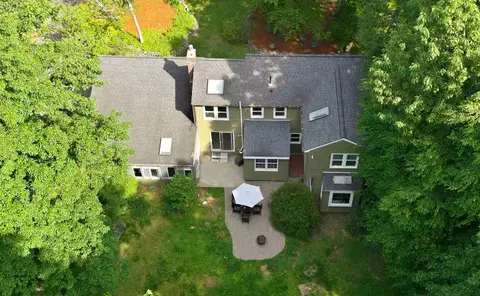 26 Wedgewood Dr, Londonderry, NH 03053