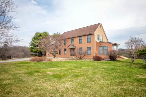 47 Oak Hill Dr, Dummerston, VT 05301