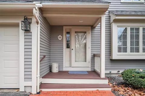 56 Peninsula Dr, Stratham, NH 03885
