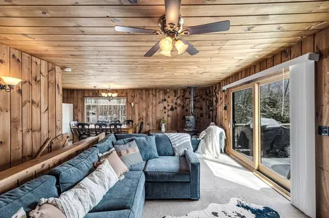 44 Howes Loop, Wilmington, VT 05363