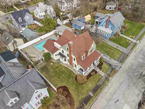 944 Chestnut St, Manchester, NH 03104