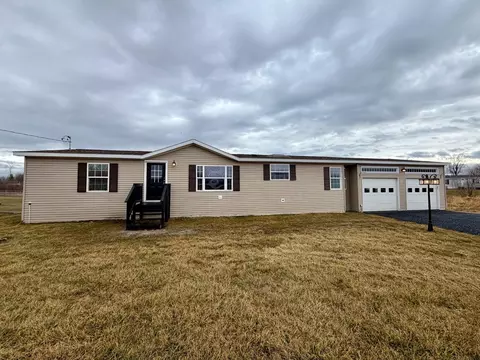 111 Deso Dr, Alburgh, VT 05440