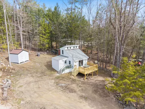 322 Long Shores Dr, Barrington, NH 03825