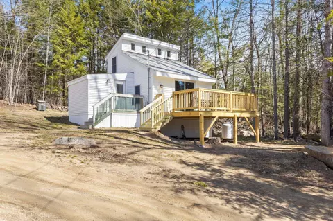 322 Long Shores Dr, Barrington, NH 03825