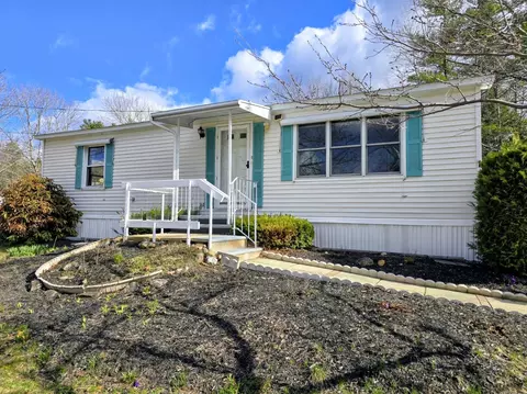 1 Marsh Hill Cir, Tilton, NH 03276