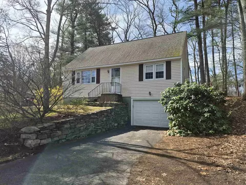 9 Moe St, Nashua, NH 03062