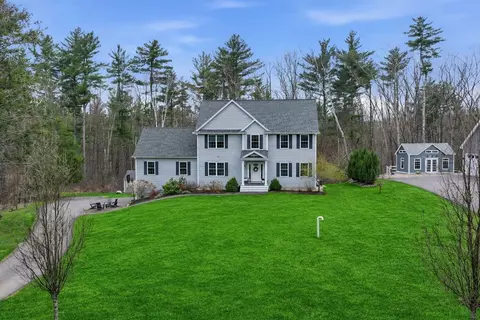 3 Hummingbird Ln, Salem, NH 03079