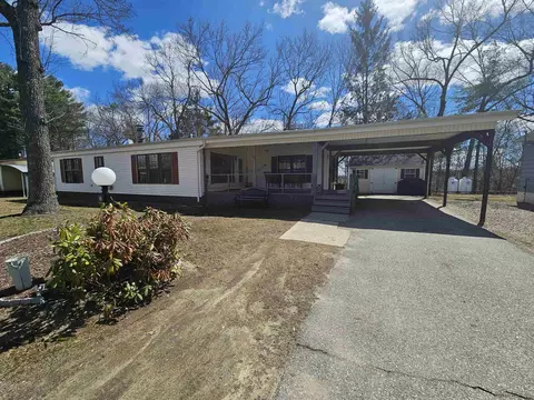 46 River Ledge Dr, Goffstown, NH 03045