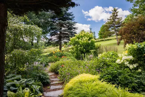 Exterior - 947 Oak Hill Rd, Williston, VT 05495 photo 6 of 18