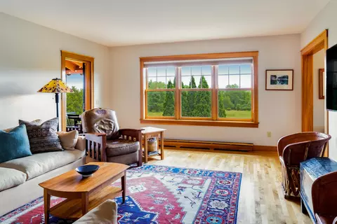 Living - 947 Oak Hill Rd, Williston, VT 05495 photo 5 of 6