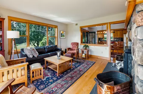 Living - 947 Oak Hill Rd, Williston, VT 05495 photo 3 of 6