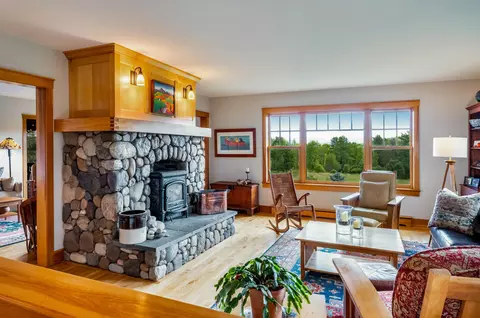 Living - 947 Oak Hill Rd, Williston, VT 05495 photo 2 of 6