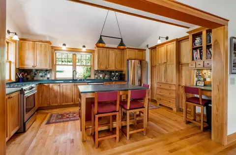 Kitchen - 947 Oak Hill Rd, Williston, VT 05495 photo 2 of 3