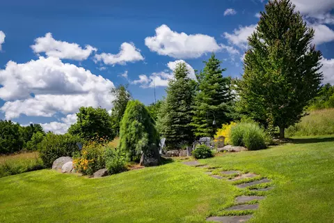 Exterior - 947 Oak Hill Rd, Williston, VT 05495 photo 12 of 18