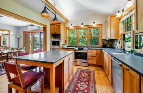 Kitchen - 947 Oak Hill Rd, Williston, VT 05495 photo 3 of 3
