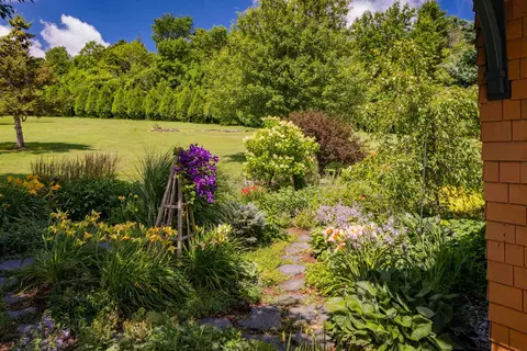 Exterior - 947 Oak Hill Rd, Williston, VT 05495 photo 7 of 18
