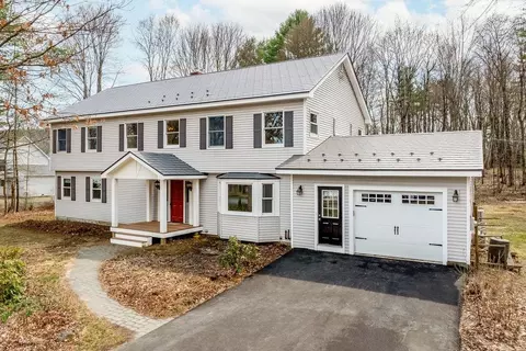 15 Oak Ridge Rd, Lebanon, NH 03784