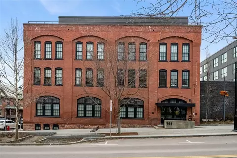 161 St Paul St #202, Burlington, VT 05401