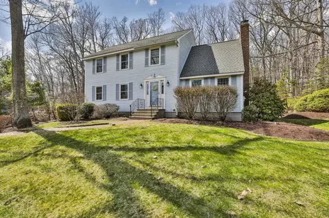 11 Erik St, Merrimack, NH 03054