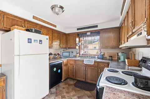 Kitchen - 6 Heather Dr, Hooksett, NH 03106 photo 1 of 2