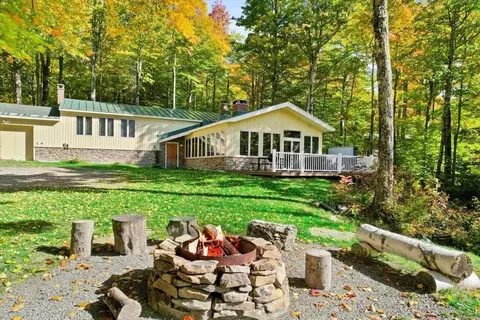 34 Mountain View Rd, Winhall, VT 05340