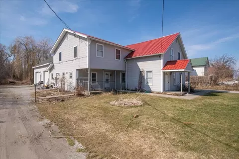 374 Lake Rd, St. Albans Town, VT 05478