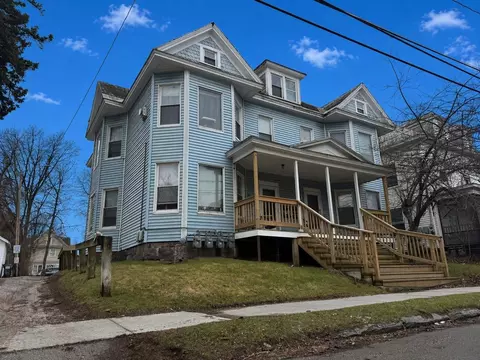 31-33 Hickok Pl, Burlington, VT 05401