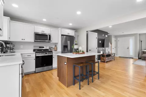 30 Brook St #5, Derry, NH 03038