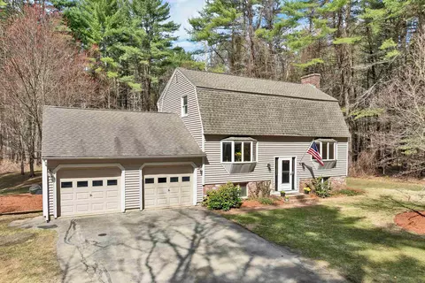 4 Schoolhouse Rd, Amherst, NH 03031