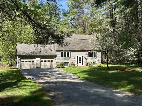 4 Schoolhouse Rd, Amherst, NH 03031