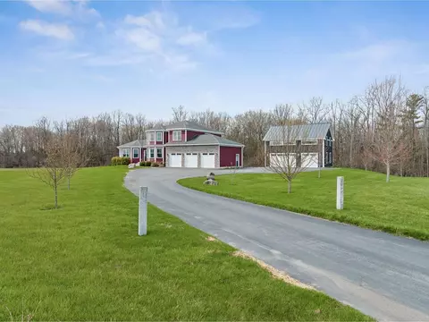 270 Sutton Farm Dr, Shelburne, VT 05482