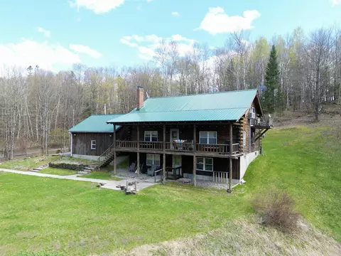 228 Juniper Ln, Lyndonville, VT 05851