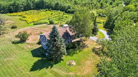 109 Old Center Rd, Deerfield, NH 03037