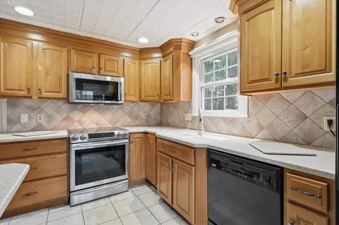 24 Fordway Ext, Windham, NH 03087 photo 9