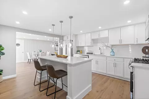 734 W Hollis St, Nashua, NH 03062