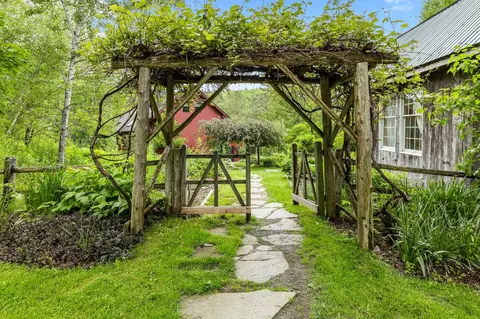 1355 Podunk Rd, Norwich, VT 05055