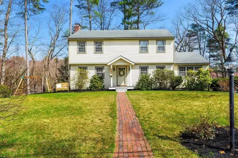 11 Fairway Dr, Amherst, NH 03031