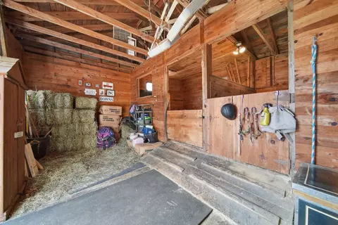 Entry Way - 209 Hooksett Rd, Auburn, NH 03032 photo 4 of 4