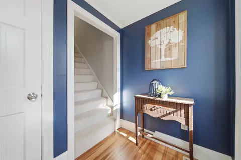 Entry Way - 209 Hooksett Rd, Auburn, NH 03032 photo 2 of 4