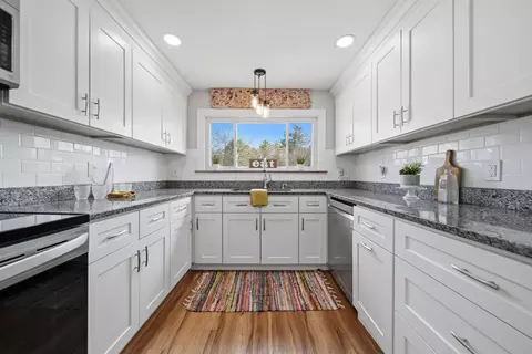 Kitchen - 209 Hooksett Rd, Auburn, NH 03032 photo 1 of 3