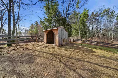 Exterior - 209 Hooksett Rd, Auburn, NH 03032 photo 11 of 14