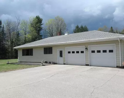 81 Hill St, Lyndonville, VT 05851